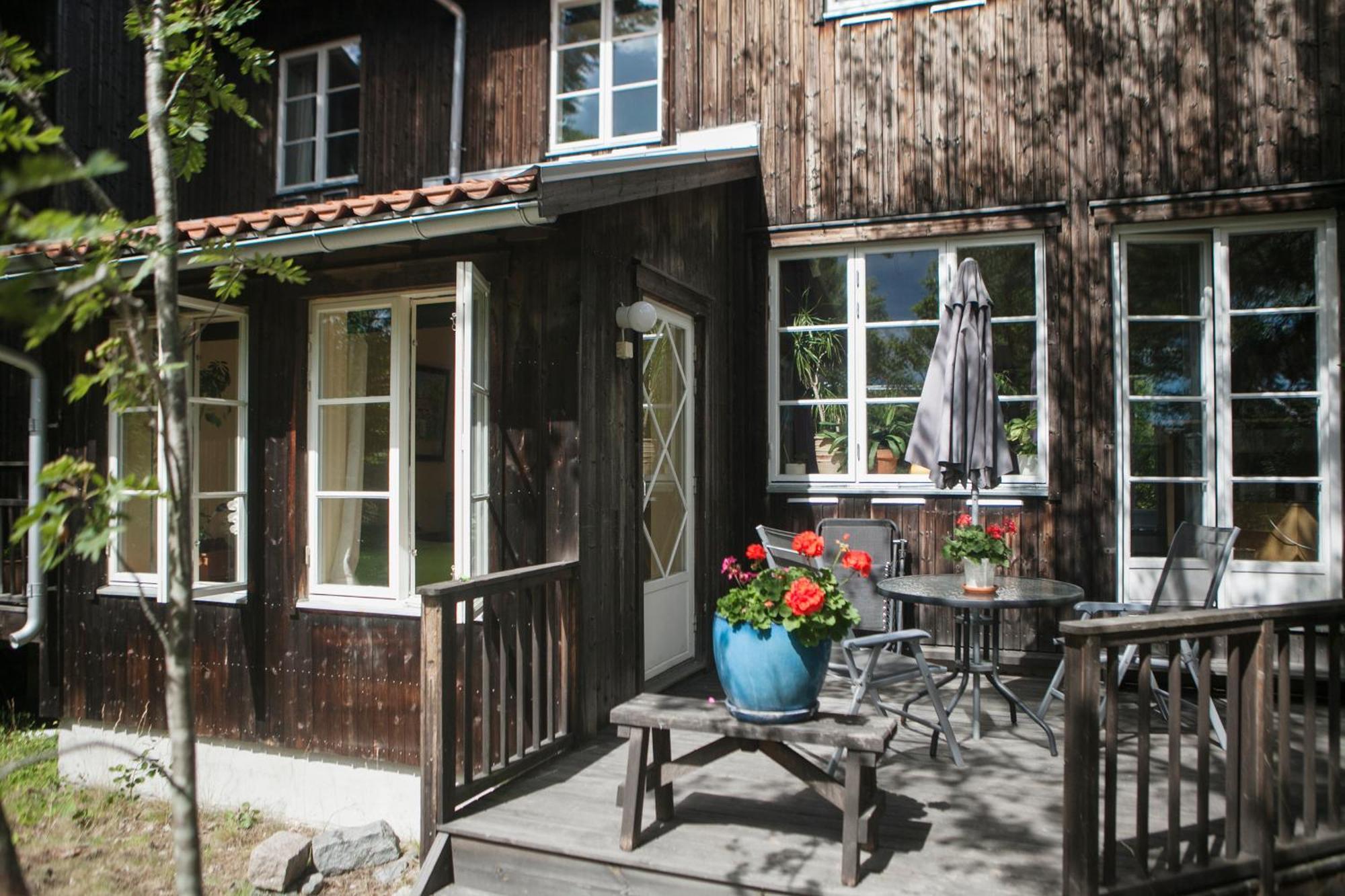 B&B Eco-Village 12 Min From City Стокгольм Экстерьер фото