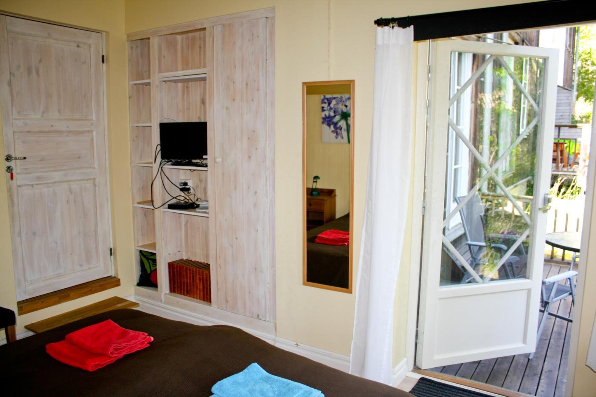 B&B Eco-Village 12 Min From City Стокгольм Экстерьер фото